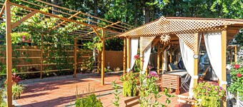 Garden Hallow, Entire Private Guest Suite