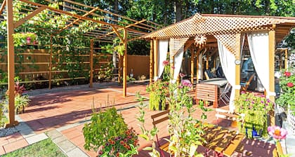 Garden Hallow, Entire Private Guest Suite