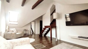 Smart TV, libros y videoteca