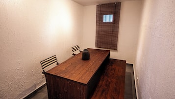 House, 2 Bedrooms, Fireplace, City View | Dining room