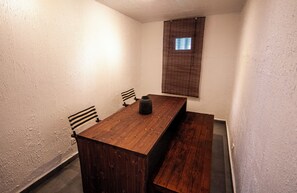 Casa, 2 habitaciones, chimenea, vistas a la ciudad | Comedor