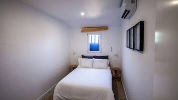 House, 2 Bedrooms, Fireplace, City View | 2 bedrooms