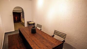 House, 2 Bedrooms, Fireplace, City View | Dining room