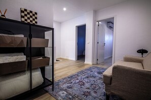 บ้านพัก, 2 ห้องนอน, เตาผิง, วิวเมือง | ห้องนั่งเล่น