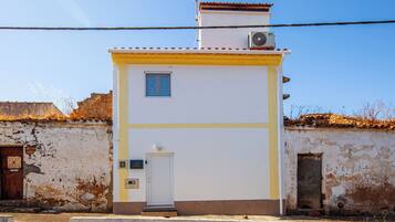 House, 2 Bedrooms, Fireplace, City View | Exterior