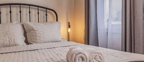 Silitysrauta/-lauta, Wi-Fi, vuodevaatteet