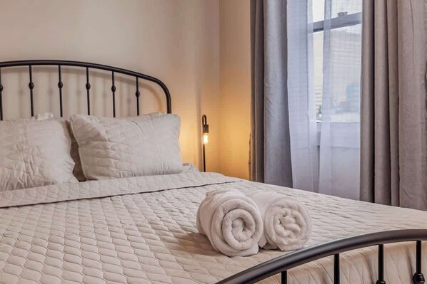 Iron/ironing board, WiFi, bed sheets