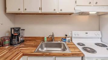 Køleskab, mikrobølgeovn, ovn, kogeplade