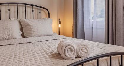 Historic Chic Downtown Suite