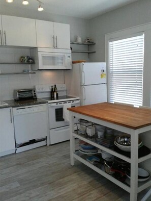 Micro-ondes, four, plaque de cuisson, lave-vaisselle