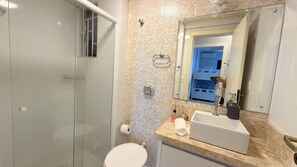 apartman | Fürdőszoba | Zuhanyzó és szappan