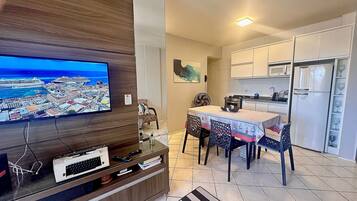 Apartamento | Cozinha privada | Chaleira elétrica, torradeira