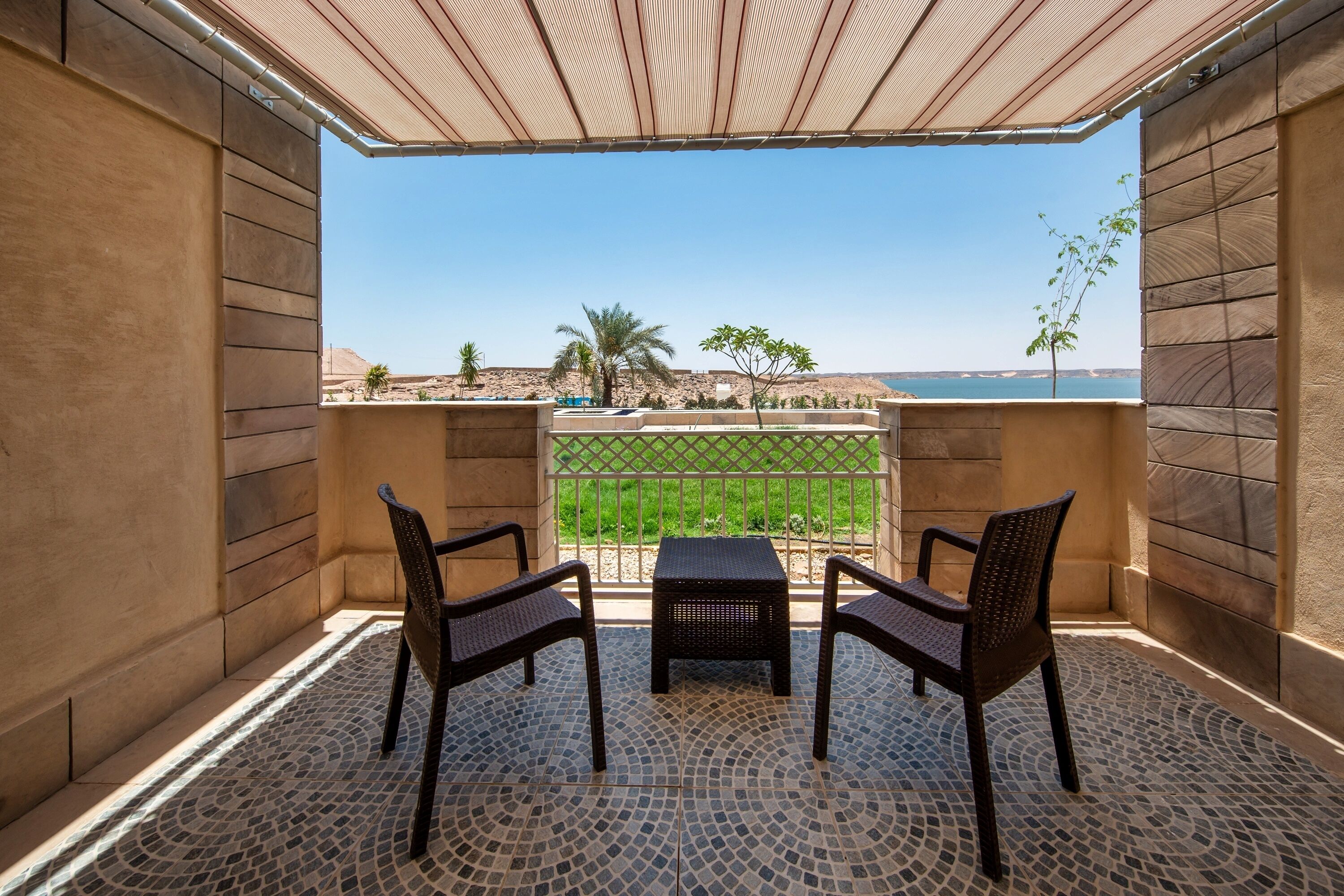 高档床上用品、羽绒被、迷你吧、客房内保险箱