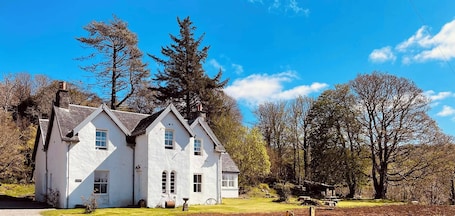 Exterior. Achnacriche Bed and Breakfast