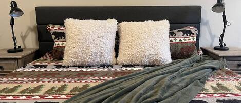 1 slaapkamer, een strijkplank/strijkijzer, gratis wifi, beddengoed