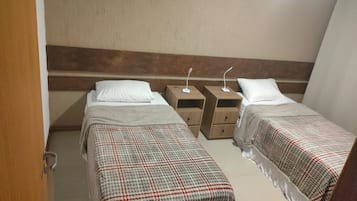 2 habitaciones, tabla de planchar con plancha, wifi y ropa de cama