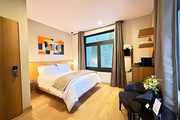 Deluxe Apartment | Iron/ironing board, free WiFi