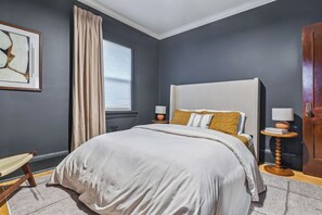 2 slaapkamers, een kluis op de kamer, een bureau
