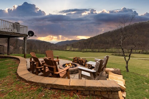 Secluded Mountain Cabin Firepit 12ppl