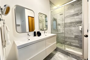 Suite – deluxe, byutsikt | Bad