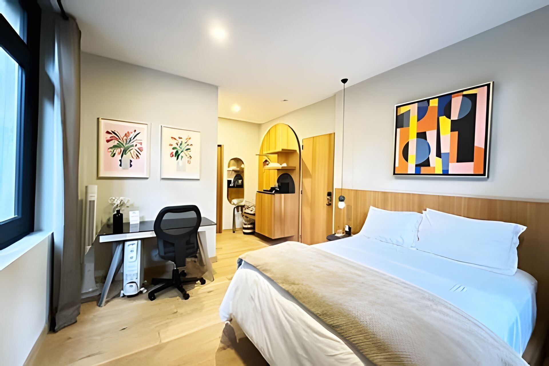 Deluxe Suite, City View | Minibar, iron/ironing board, free WiFi