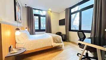 Deluxe Suite, City View | Iron/ironing board, free WiFi
