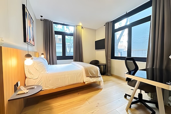 Suite Deluxe, vue ville | Fer et planche à repasser, Wi-Fi gratuit