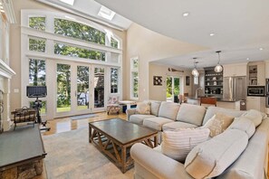 Télévision, cheminée