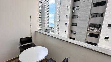 Apartment | Outdoor dining