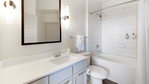 Apartment, 1 Bedroom | Bathroom | Free toiletries, hair dryer, towels, soap