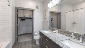Apartment, 2 Bedrooms (1 Queenbed for each room) | Bathroom | Free toiletries, hair dryer, towels, soap