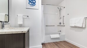 Apartment, 2 Bedrooms | Bathroom | Free toiletries, hair dryer, towels, soap - Downtown Detroit Apartments by Landing (Detroit)