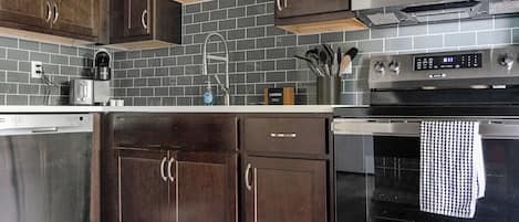 Apartment, 2 Bedrooms, 2 Bathrooms | Private kitchen | Full-sized fridge, microwave, oven, stovetop