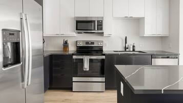 Apartemen, 2 kamar tidur | Dapur pribadi | Lemari es besar, microwave, oven, dan kompor