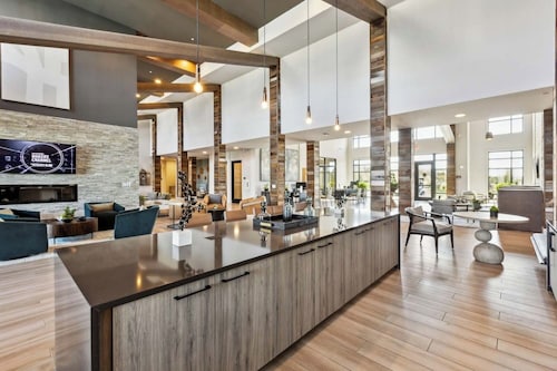 Landing Apartments near Sun City Center and Riverview