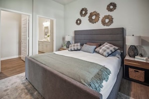 Apartment, 2 Bedrooms | Individually decorated, individually furnished, iron/ironing board