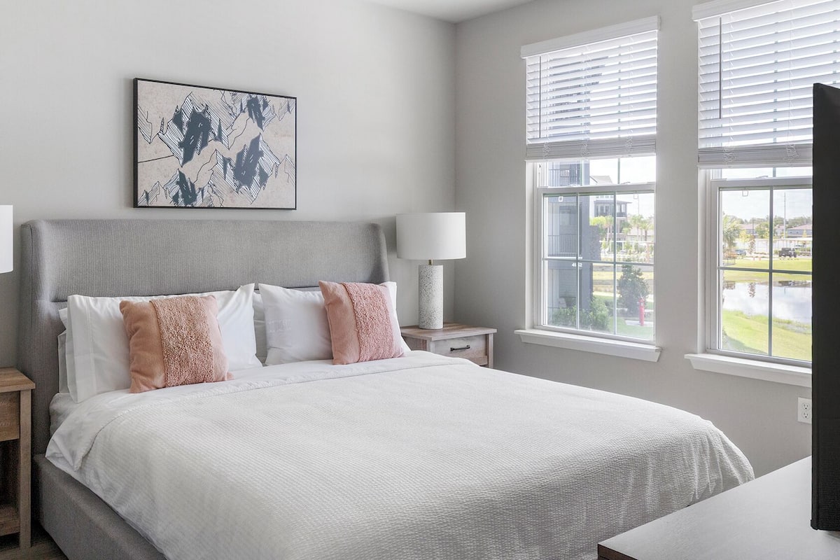 Apartment, 1 Bedroom | Individually decorated, individually furnished, iron/ironing board