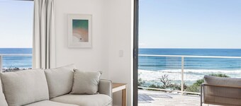 Absolute Beachfront, Panoramic Ocean Views & Whale Season Magic (May–August) 🐳