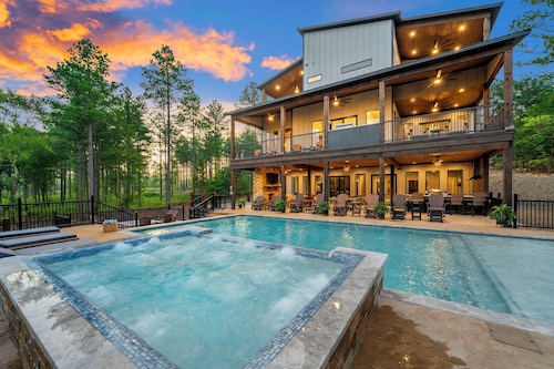 8 Bedroom, Sleeps 30, ATV access, Pool, Pickleball, Basketball, Creekside