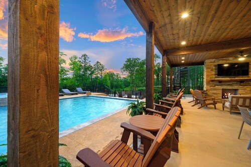 Free Pool Heat Oct-Dec, Creekside, Pickleball, Hot Tub