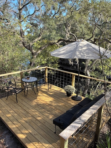 Charming 2-2 cabin in White Springs on the Suwannee River and Florida trail.