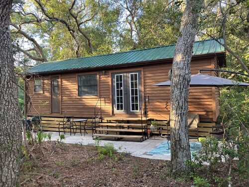 Charming 2-2 cabin in White Springs on the Suwannee River and Florida trail.