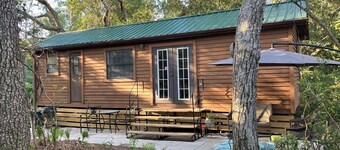 Charming 2-2 cabin in White Springs on the Suwannee River and Florida trail.
