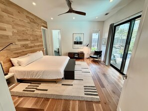 مكتب ومكواة/لوح كي وواي فاي مجانًا وملاءات أسرّة