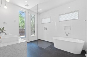 Shower, hair dryer, towels - Elevated Luxury + Two Pools - Chelsea Oak Combo! (Austin)