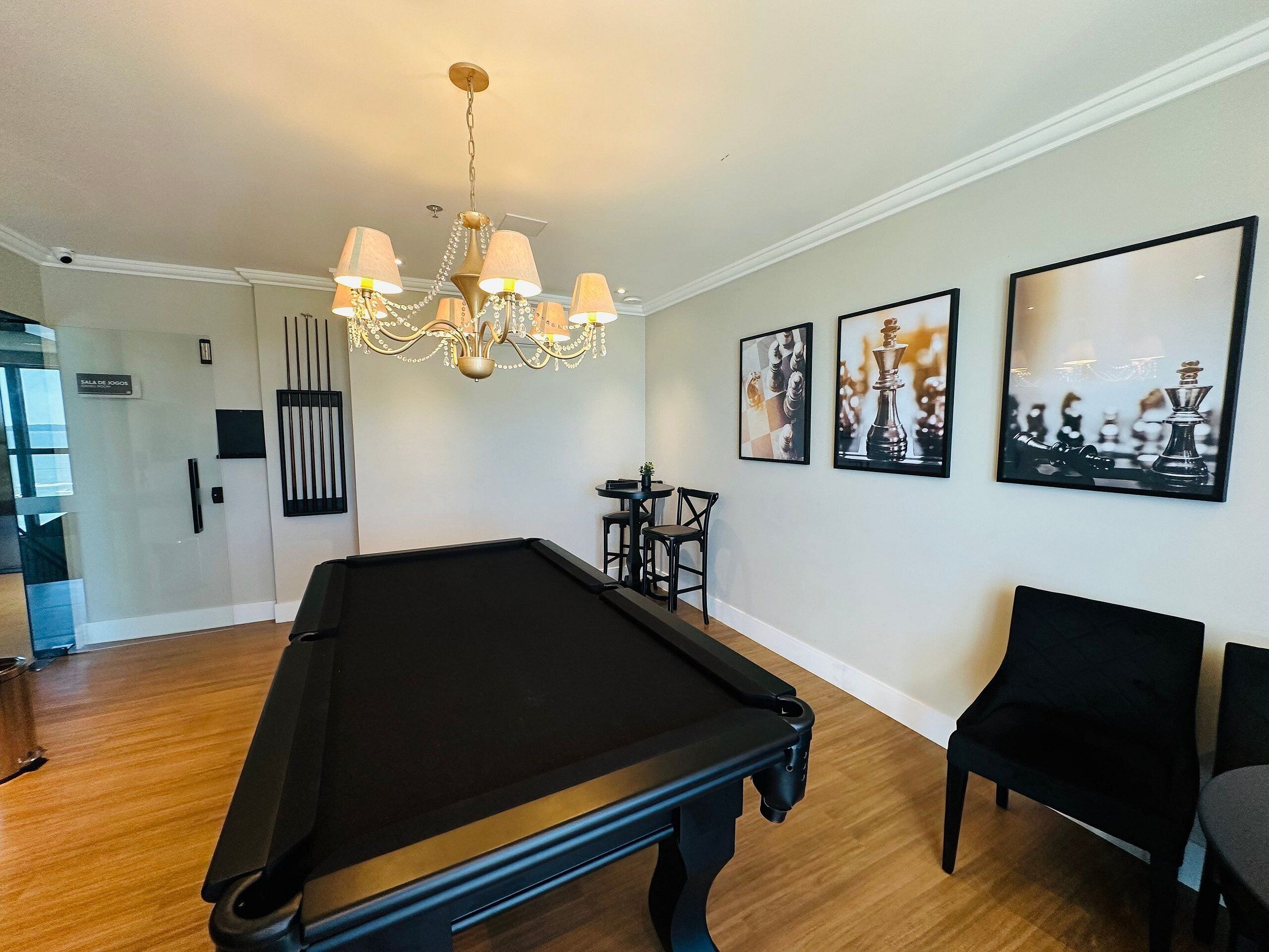 Suite | Game room
