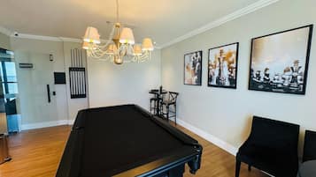Suite | Game room