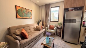 Studio | Living area | TV - Manhattan Flats (Itapema)