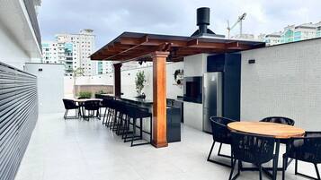 Habitación triple panorámica | Restaurante al aire libre