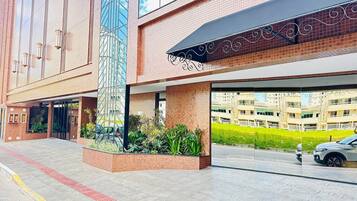 Estúdio conforto | Detalhe da fachada